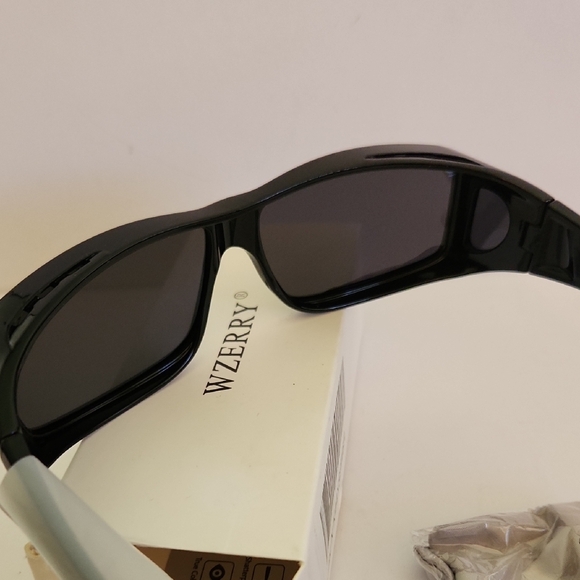 Wzerry Polarized Fit Over Black Sunglasses - Picture 7 of 7